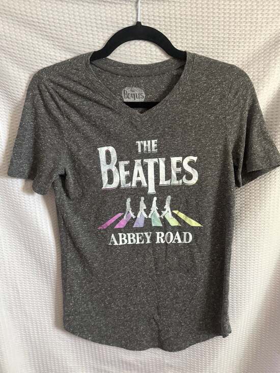 The Beatles Tops - The Beatles Abbey Road Rainbow Graphic V-Neck T-Shirt Heather Charcoal XS